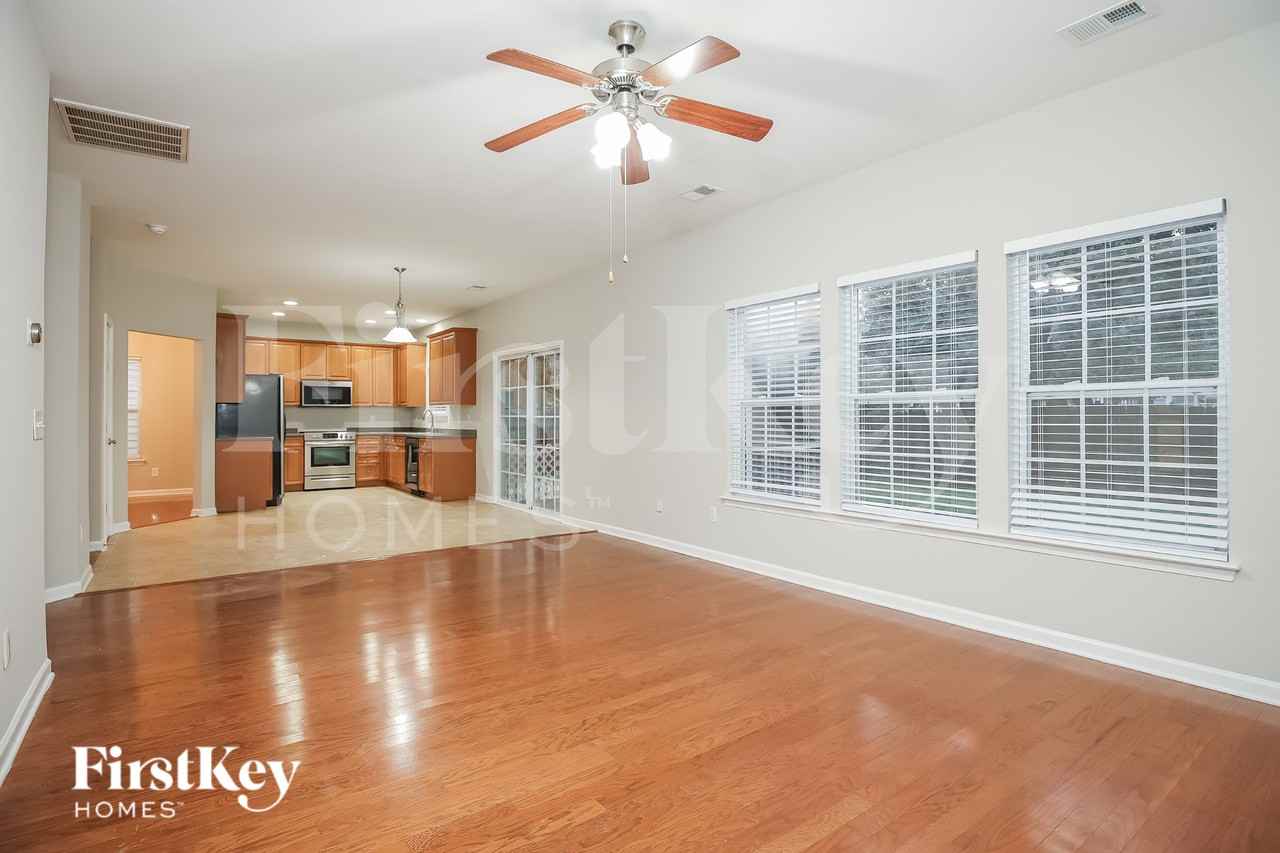 5265 Stonewall Dr - Photo 4 of 15