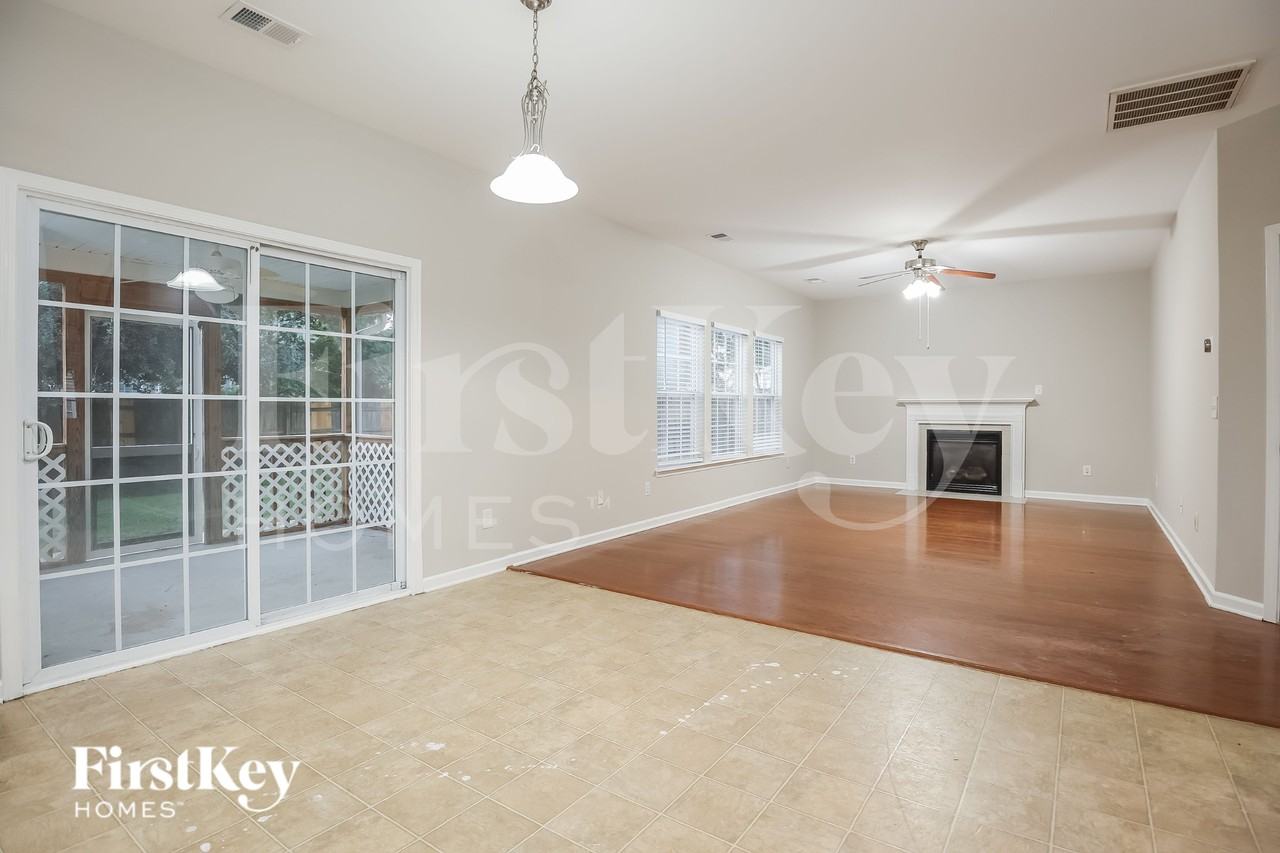 5265 Stonewall Dr - Photo 5 of 15