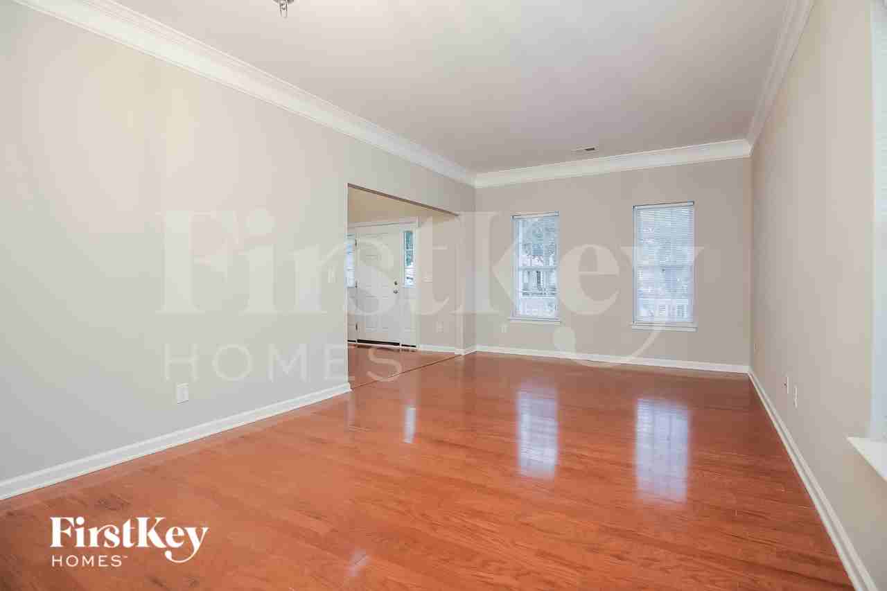 5265 Stonewall Dr - Photo 6 of 15