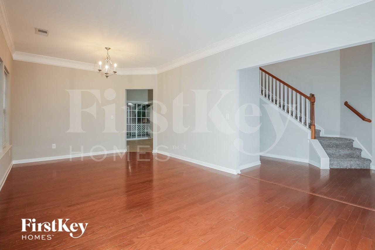 5265 Stonewall Dr - Photo 7 of 15