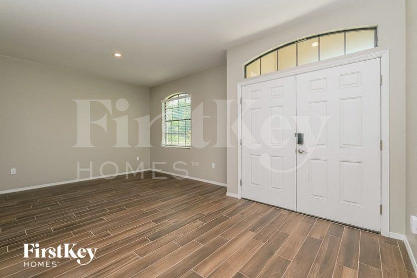 1920 Griffin Trl - Photo 2 of 15