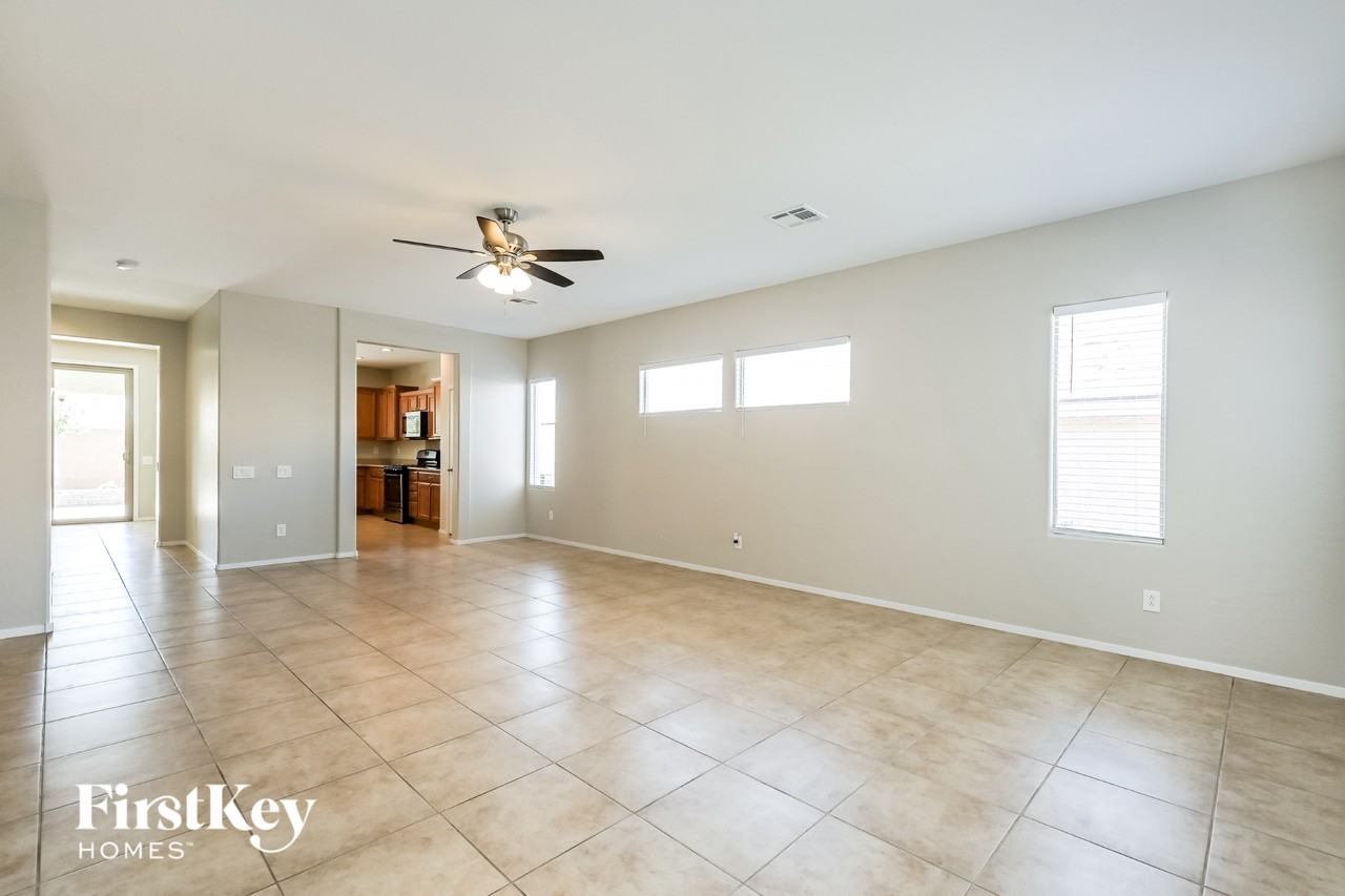 2673 Rue Toulouse Ave - Photo 3 of 15