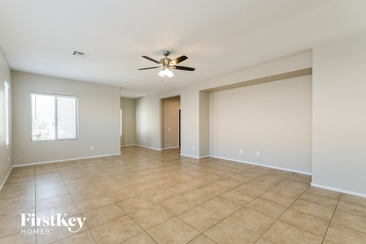 2673 Rue Toulouse Ave - Photo 4 of 15