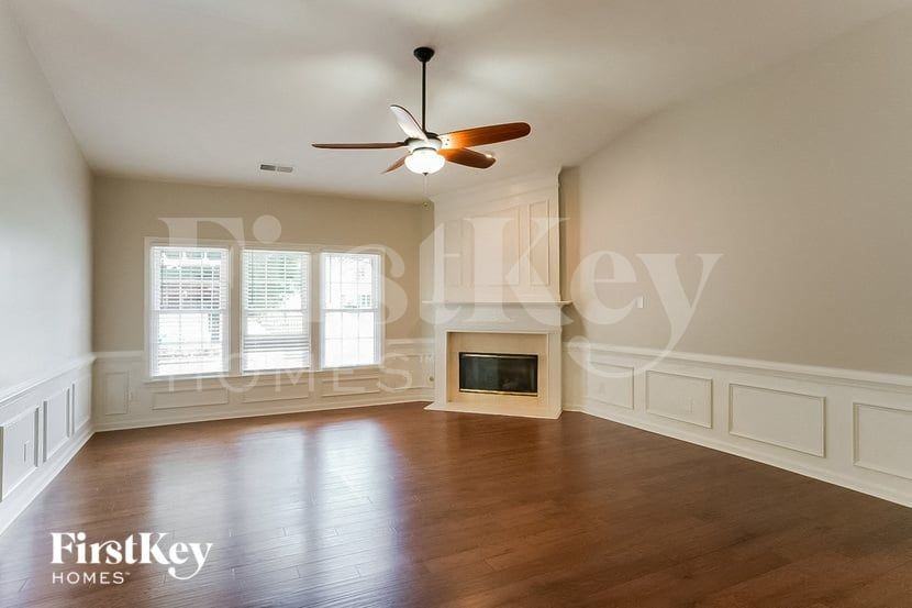 2936 Stillwater Dr - Photo 3 of 15