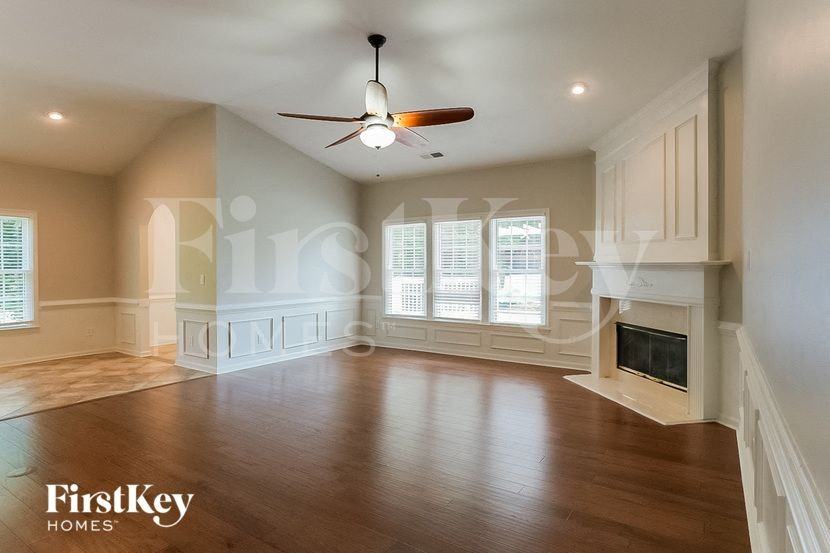 2936 Stillwater Dr - Photo 4 of 15