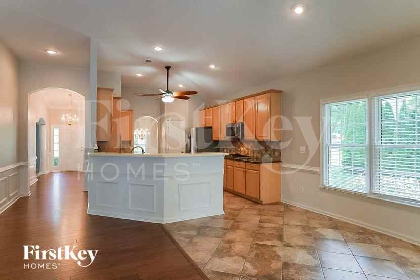 2936 Stillwater Dr - Photo 6 of 15