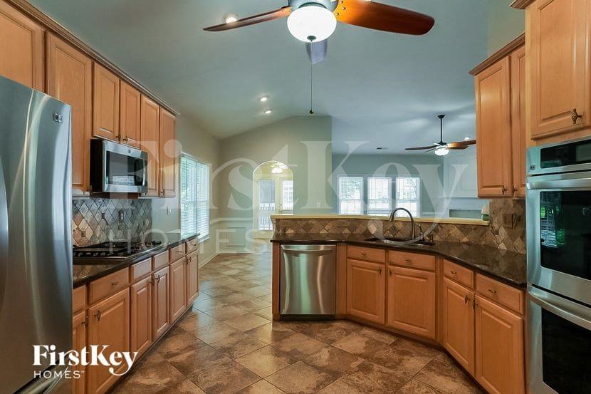 2936 Stillwater Dr - Photo 7 of 15