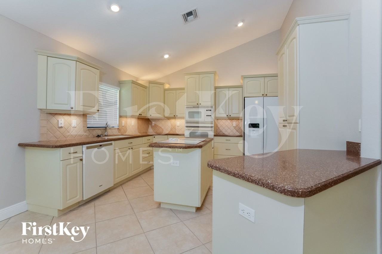 1655 James Cir - Photo 7 of 15