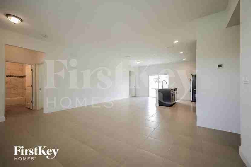 318 W Aster Ct - Photo 4 of 15