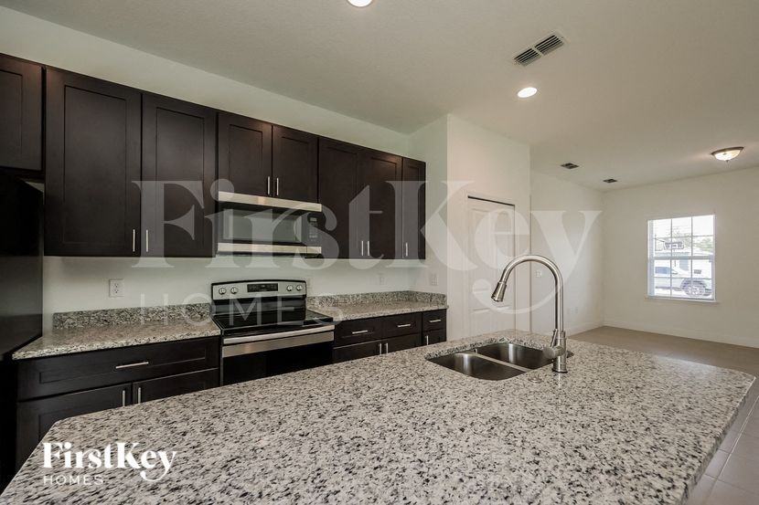 318 W Aster Ct - Photo 6 of 15