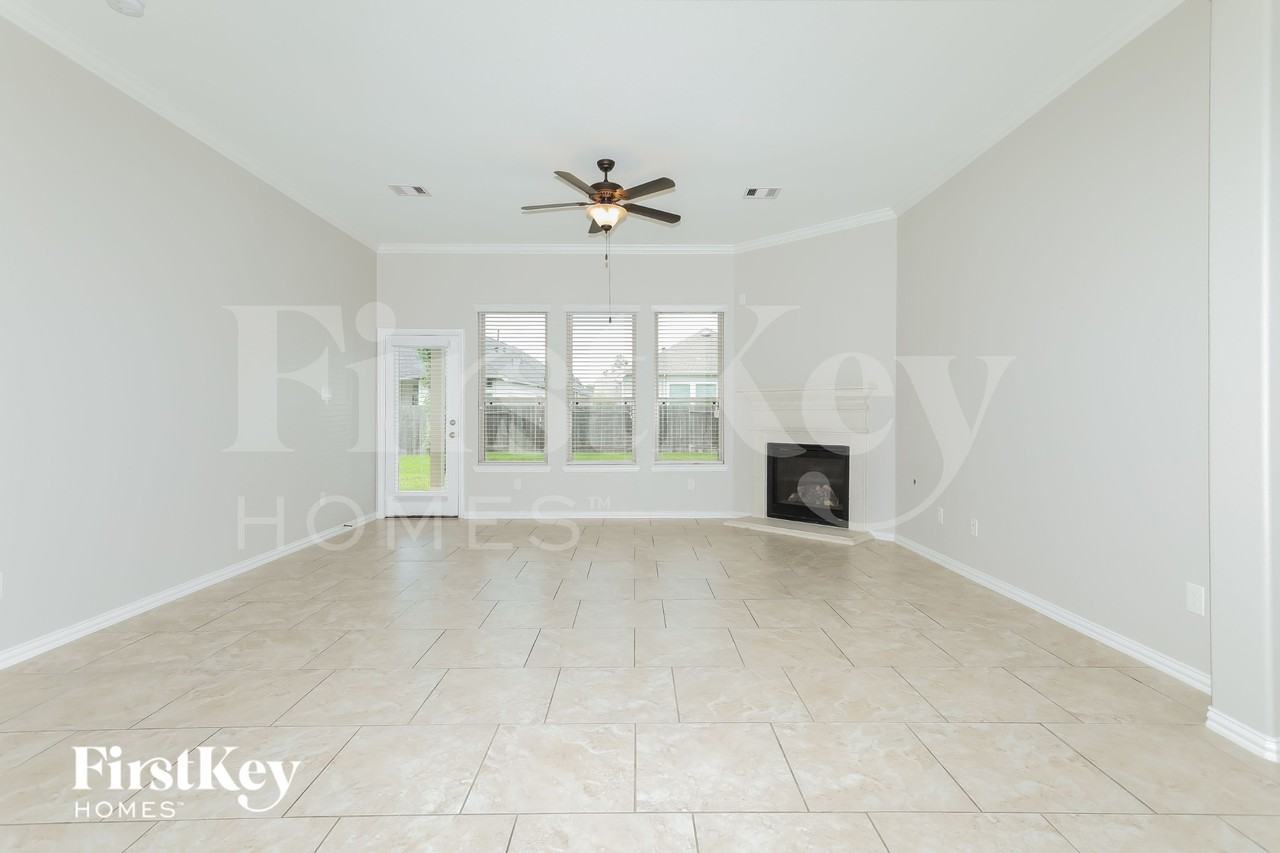 119 Del Carmen Dr - Photo 2 of 15