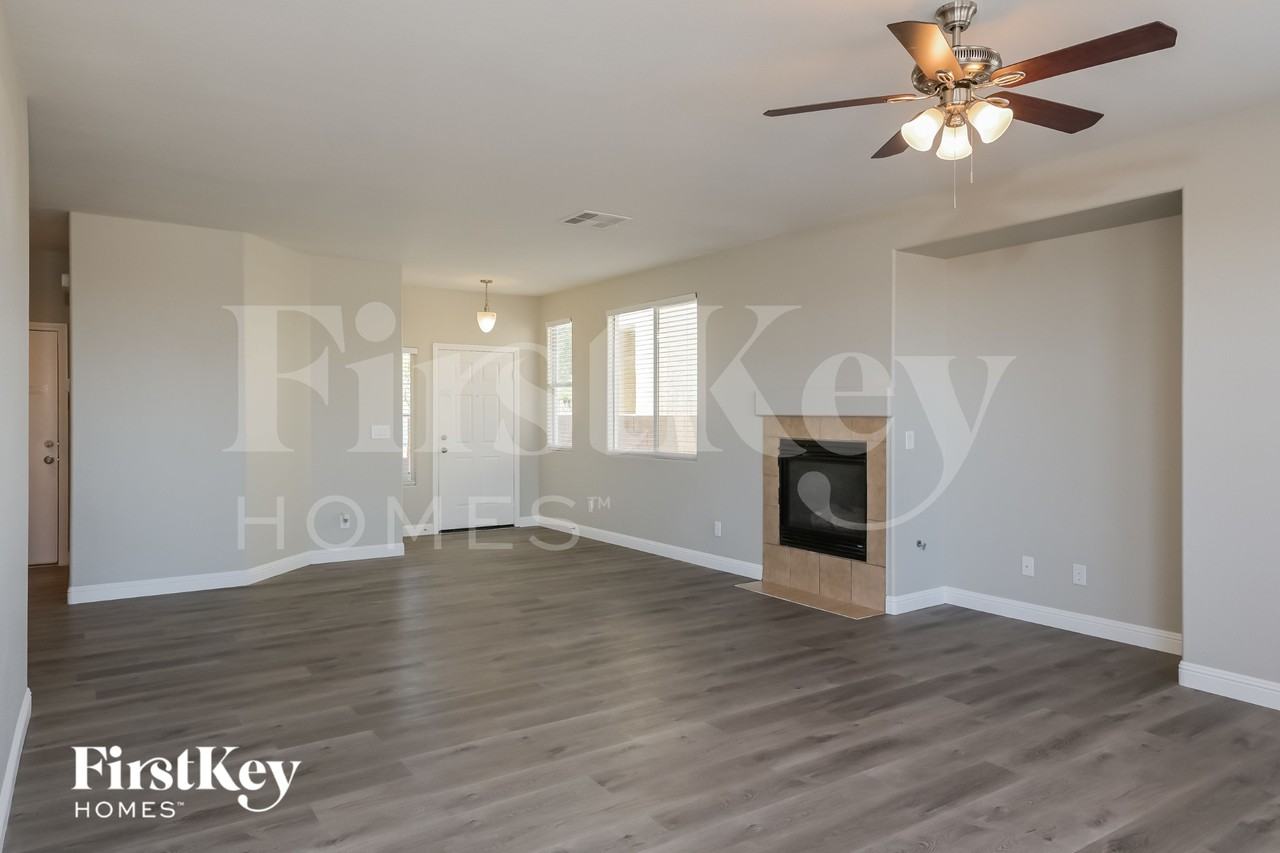 726 Aloe Yucca Ave - Photo 3 of 15