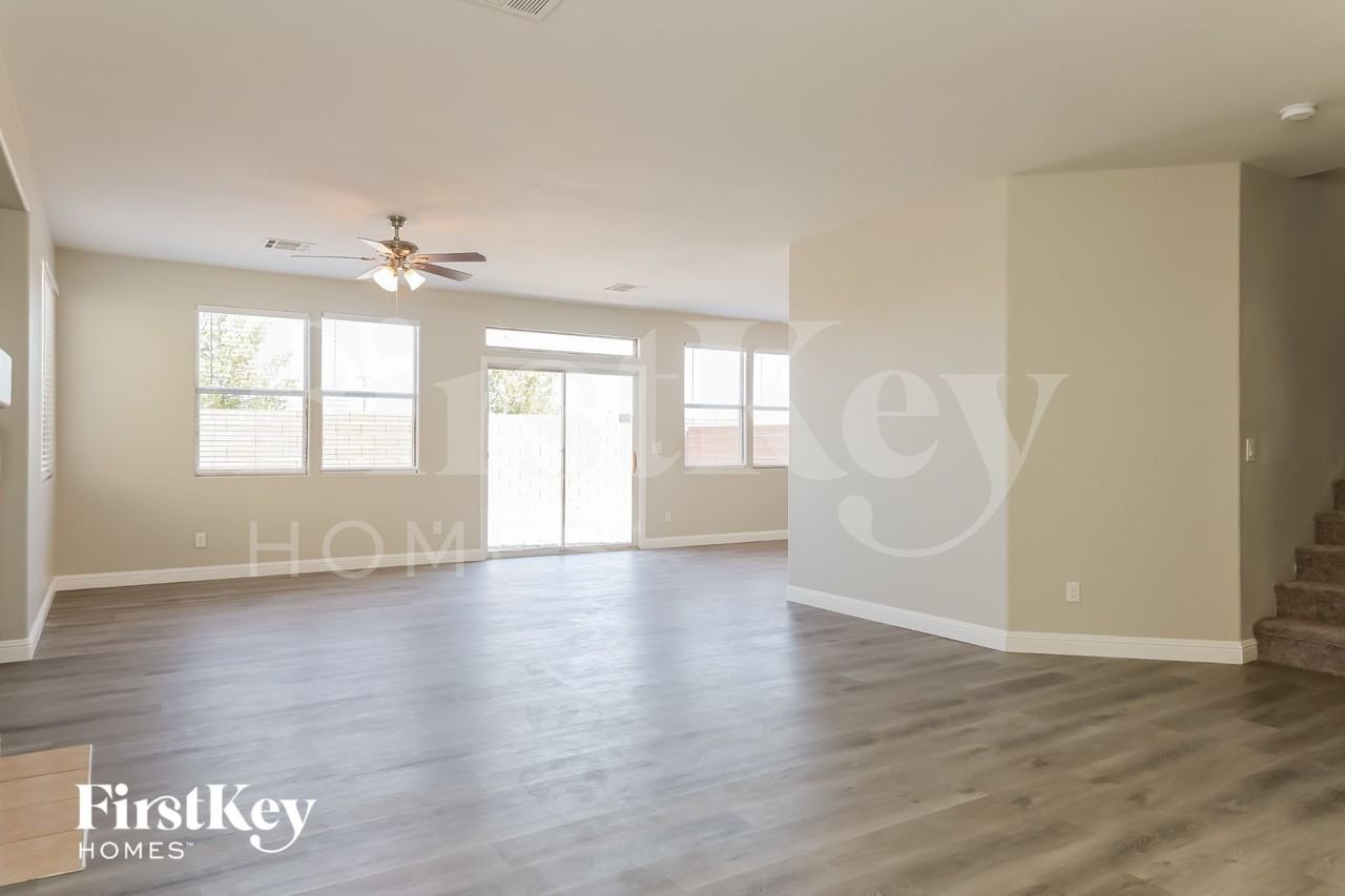 726 Aloe Yucca Ave - Photo 4 of 15