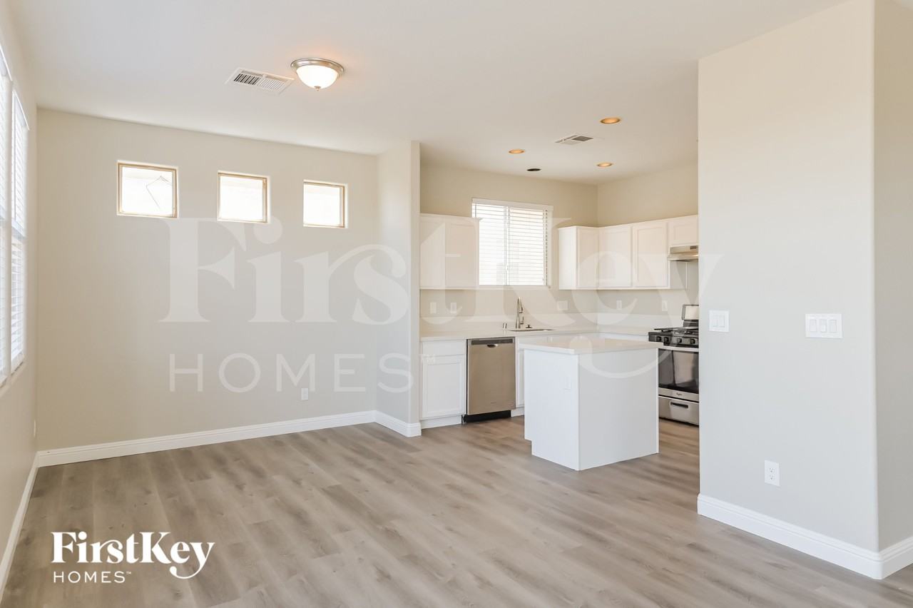 726 Aloe Yucca Ave - Photo 5 of 15