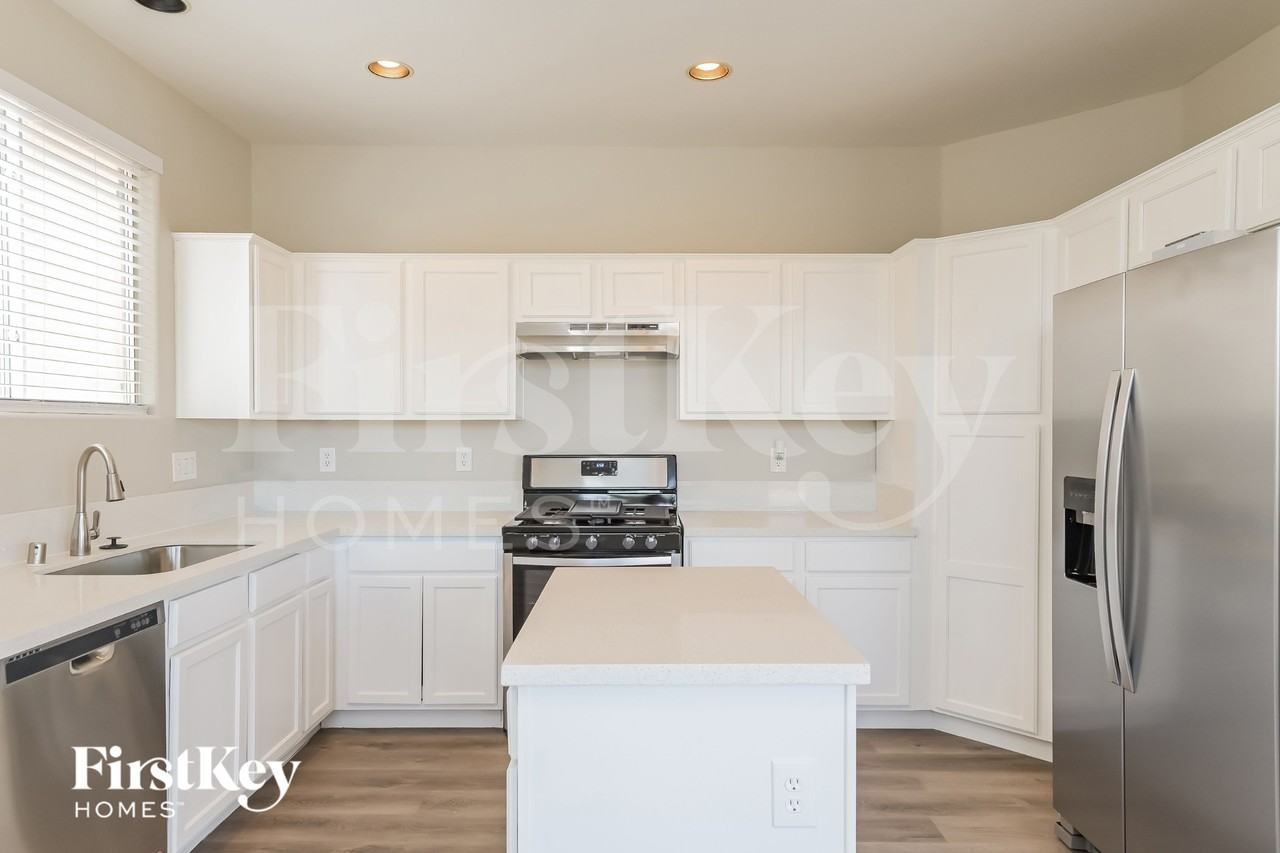 726 Aloe Yucca Ave - Photo 6 of 15
