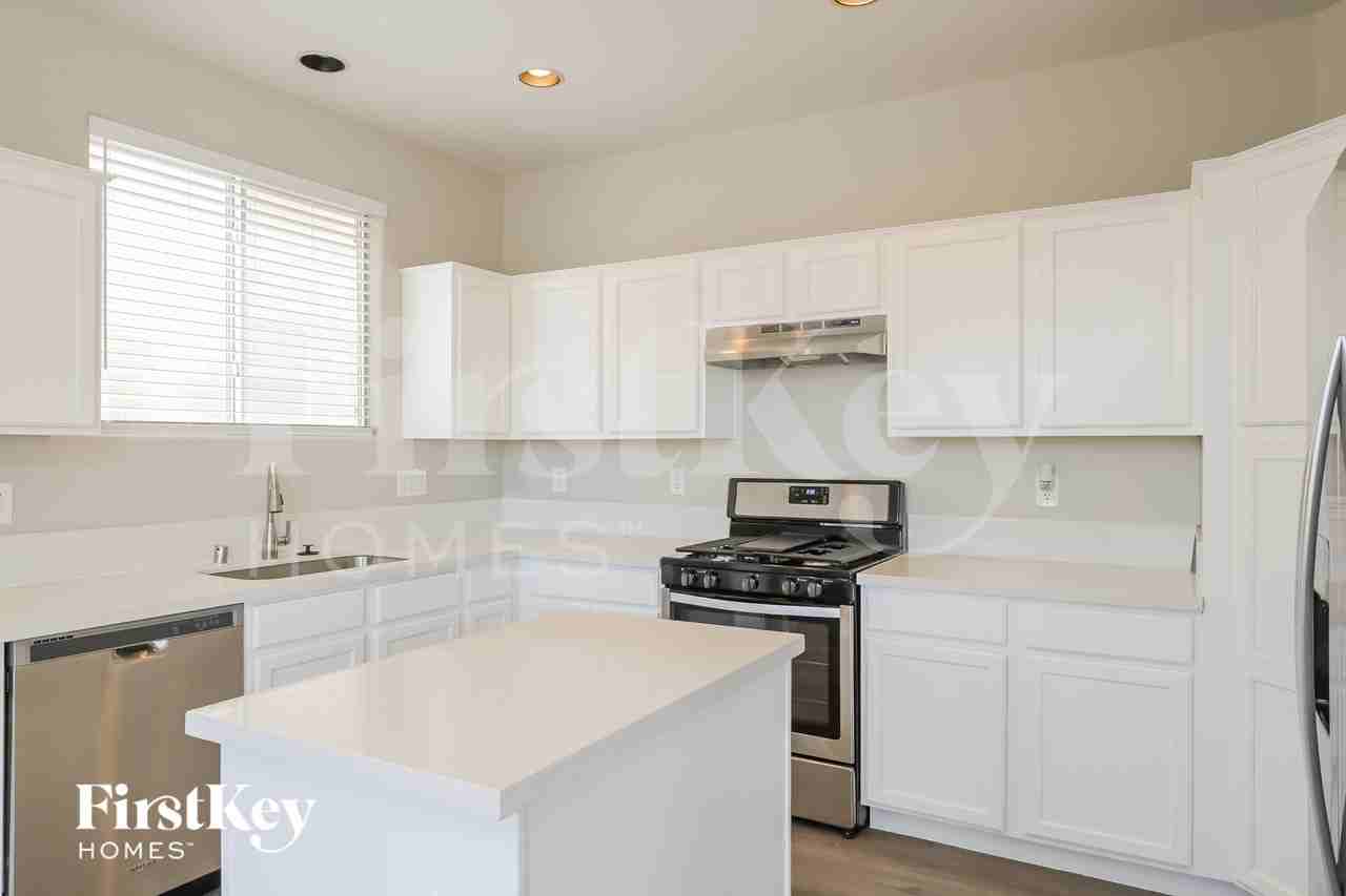 726 Aloe Yucca Ave - Photo 7 of 15