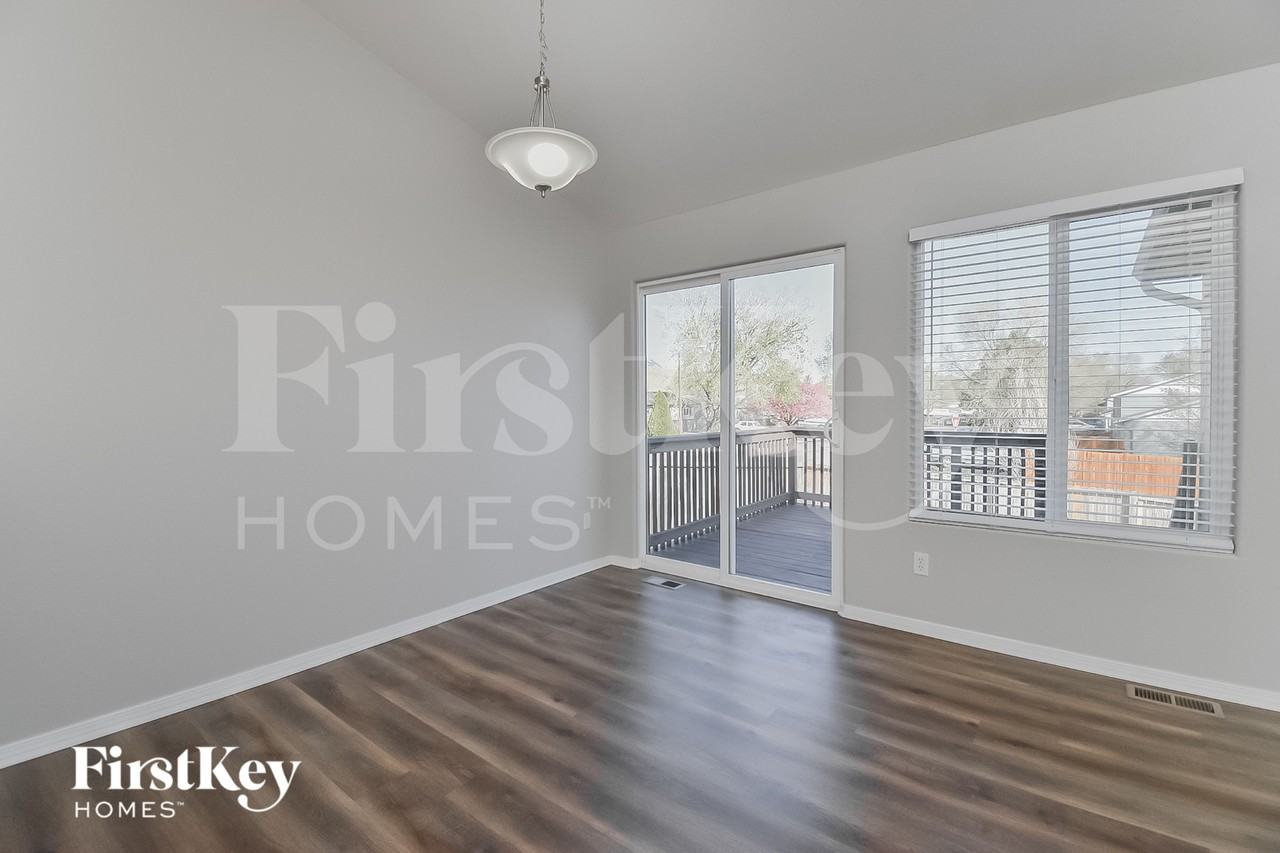 2766 Park Crest Ct - Photo 2 of 15