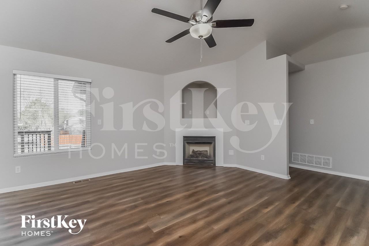 2766 Park Crest Ct - Photo 3 of 15