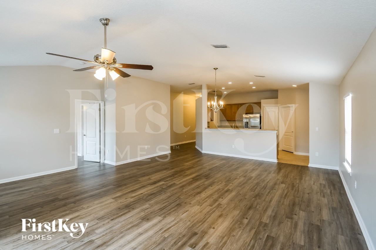 6869 Southern Oaks Dr W - Photo 2 of 17