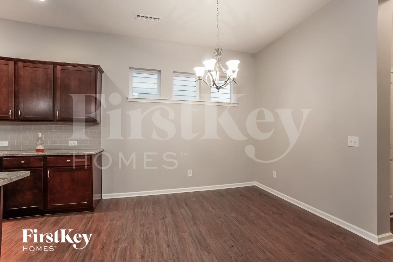 5821 Birtz Rd - Photo 4 of 15