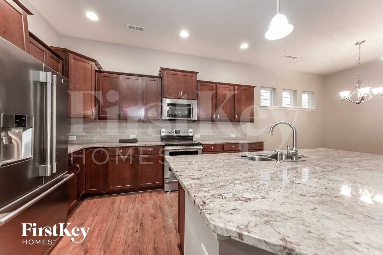 5821 Birtz Rd - Photo 5 of 15