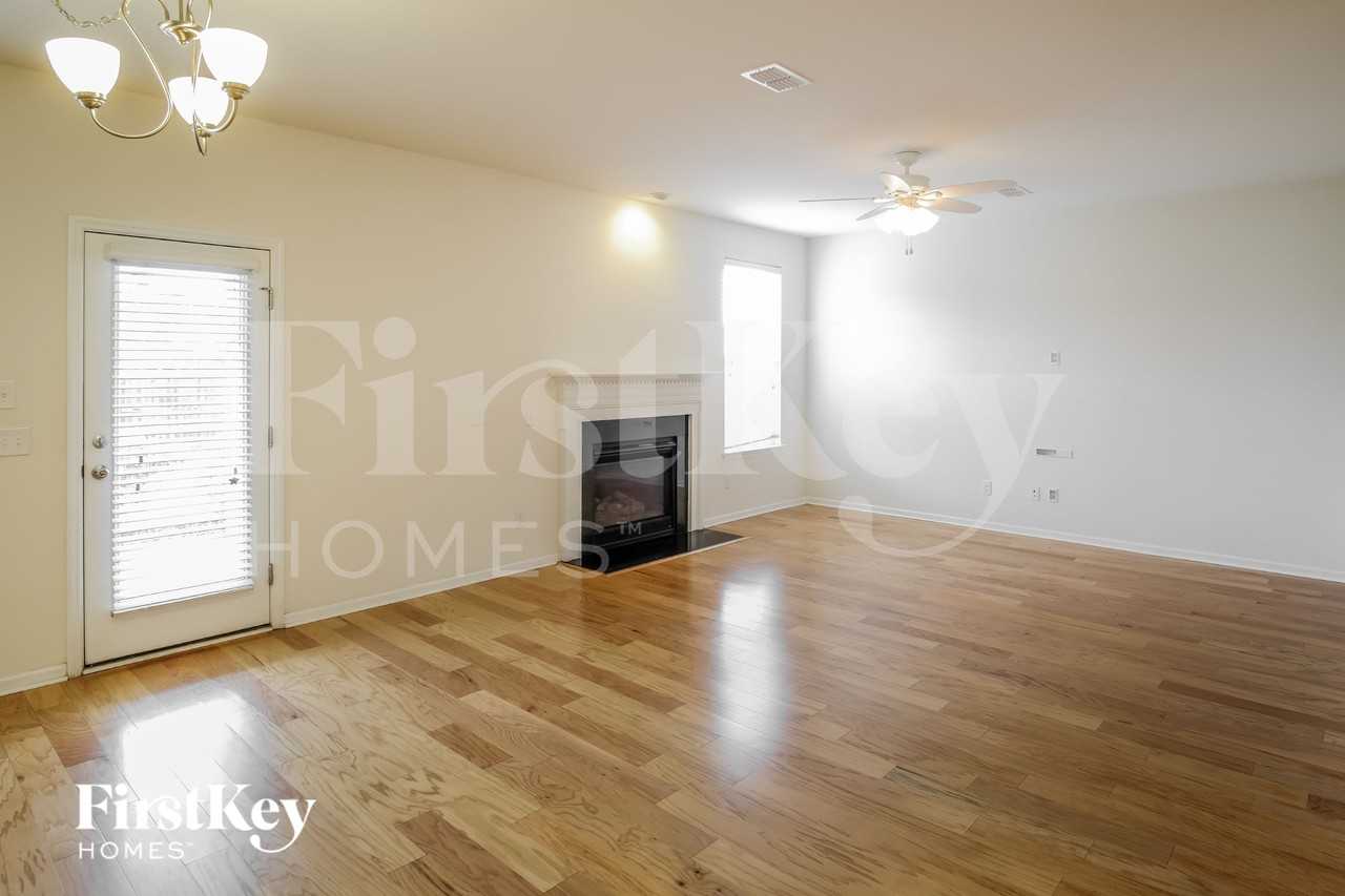318 Beachgrass Ln - Photo 3 of 15
