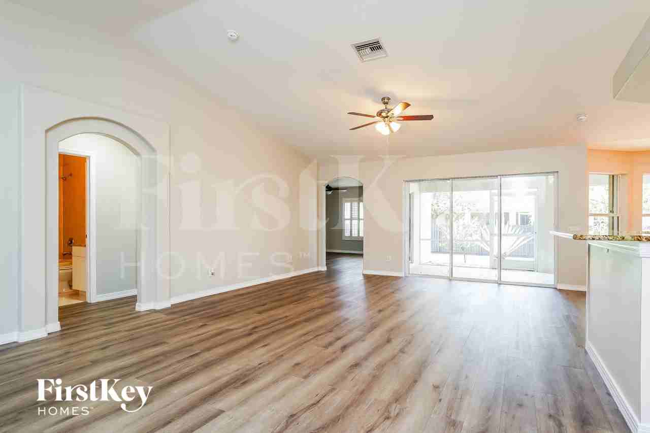 4028 Ne 10th Pl - Photo 2 of 16