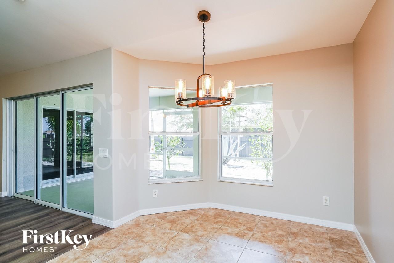 4028 Ne 10th Pl - Photo 4 of 16