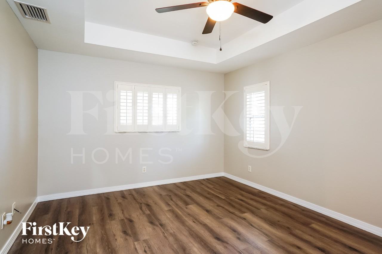 4028 Ne 10th Pl - Photo 7 of 16
