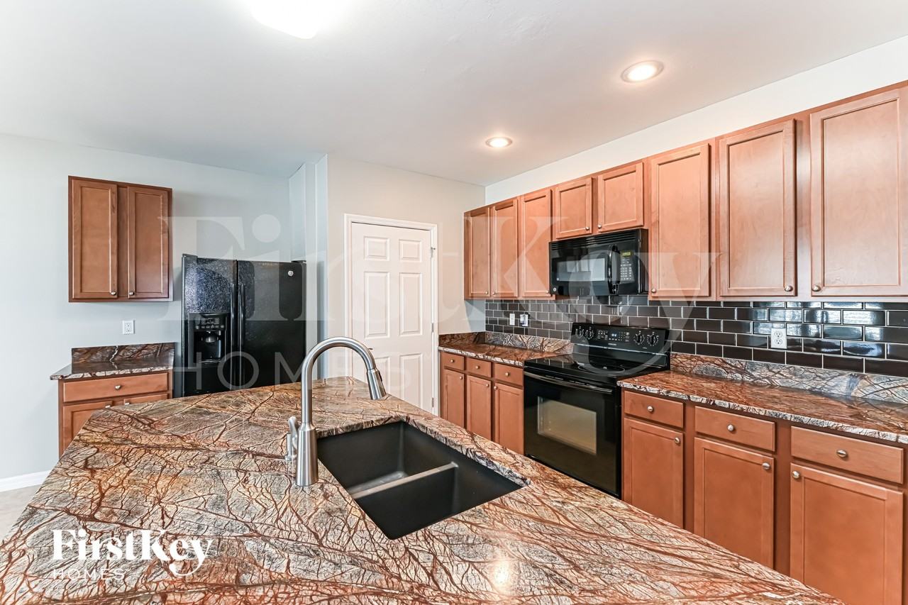 1716 Sw 1st Ave - Photo 5 of 16