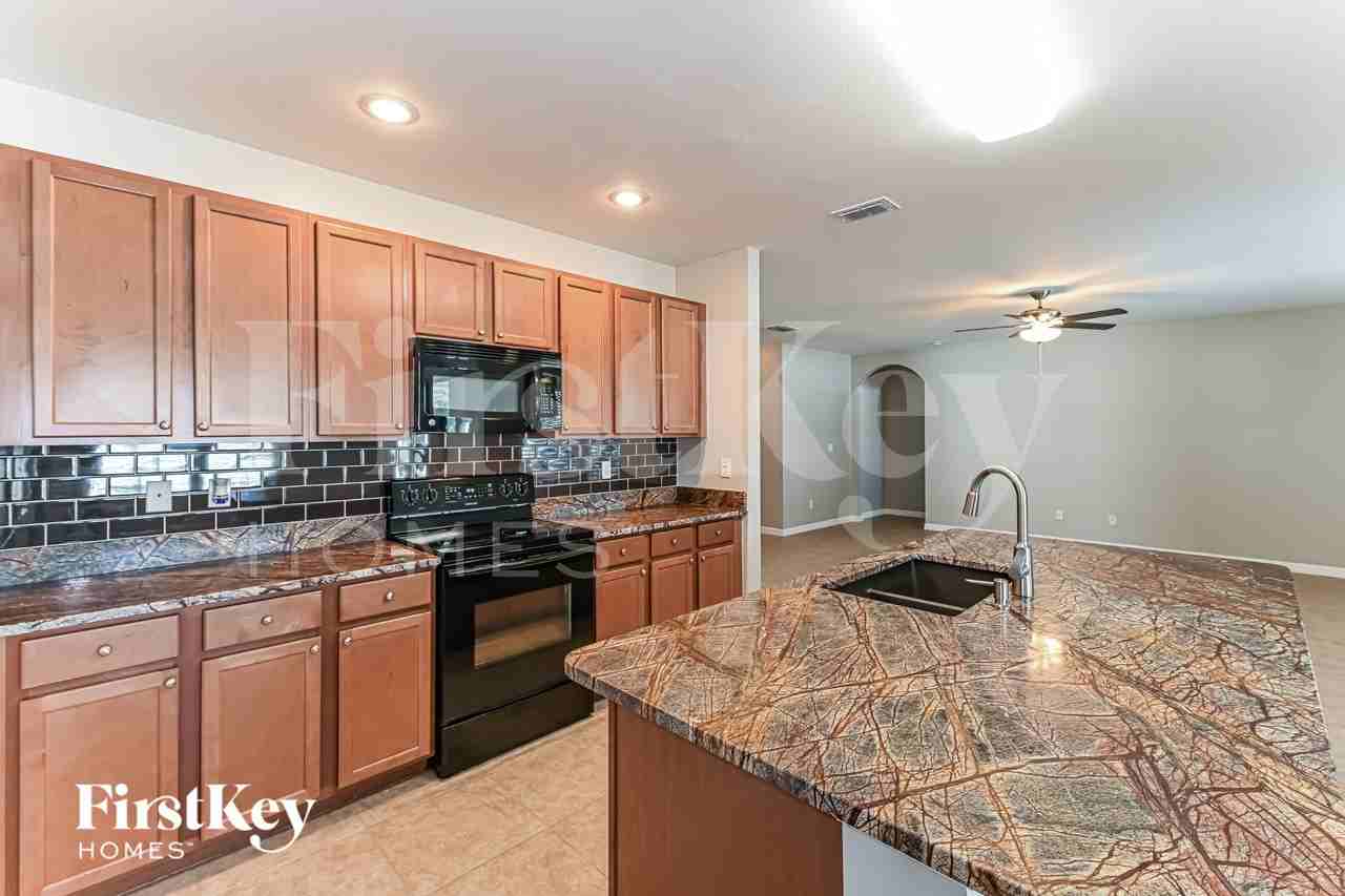 1716 Sw 1st Ave - Photo 6 of 16