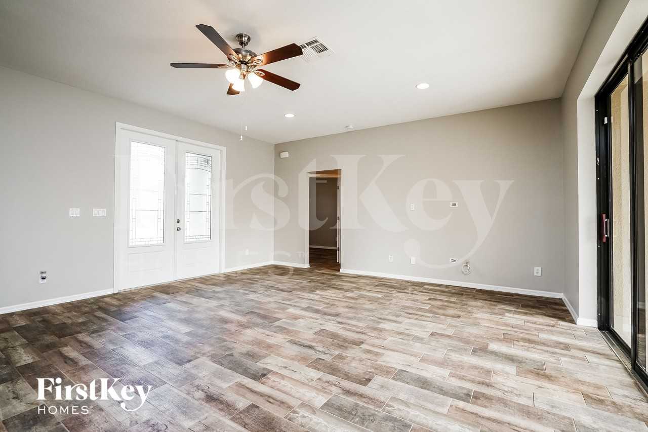 1829 Nw 23rd Ave - Photo 3 of 16