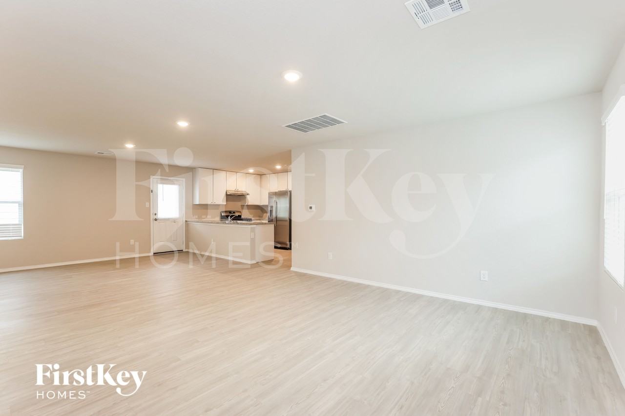 10606 Varmus Dr - Photo 3 of 15