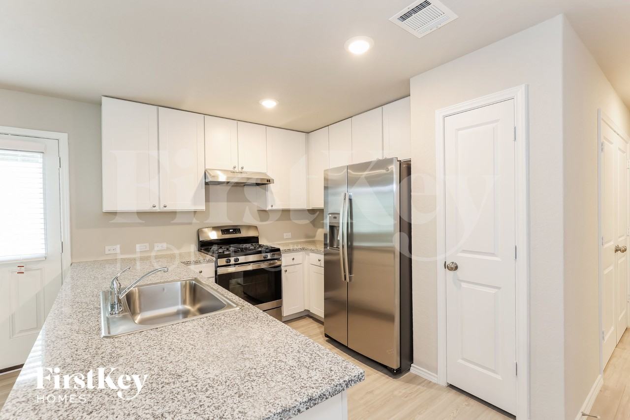 10606 Varmus Dr - Photo 6 of 15