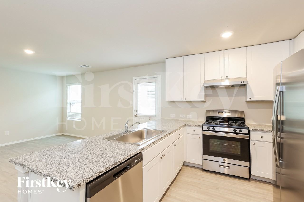 10606 Varmus Dr - Photo 7 of 15