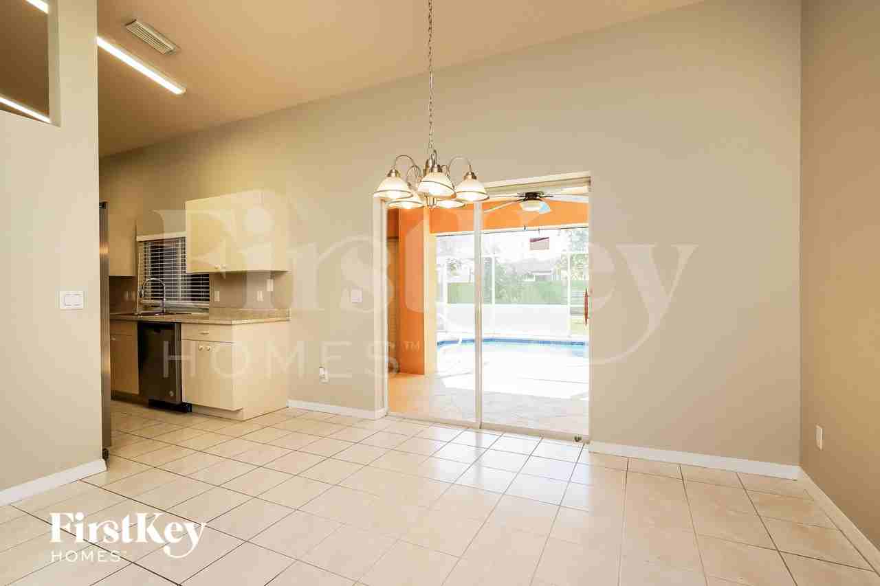 1506 Se 19th Ter - Photo 4 of 16
