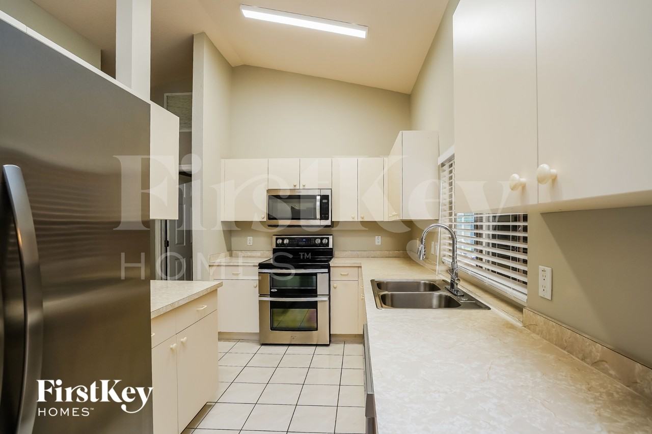 1506 Se 19th Ter - Photo 5 of 16