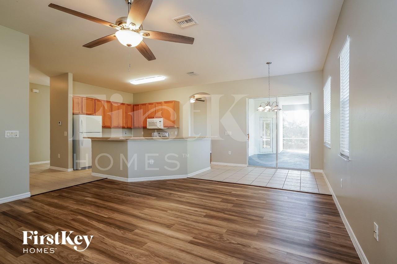 2302 Nw 27th Ave - Photo 4 of 16