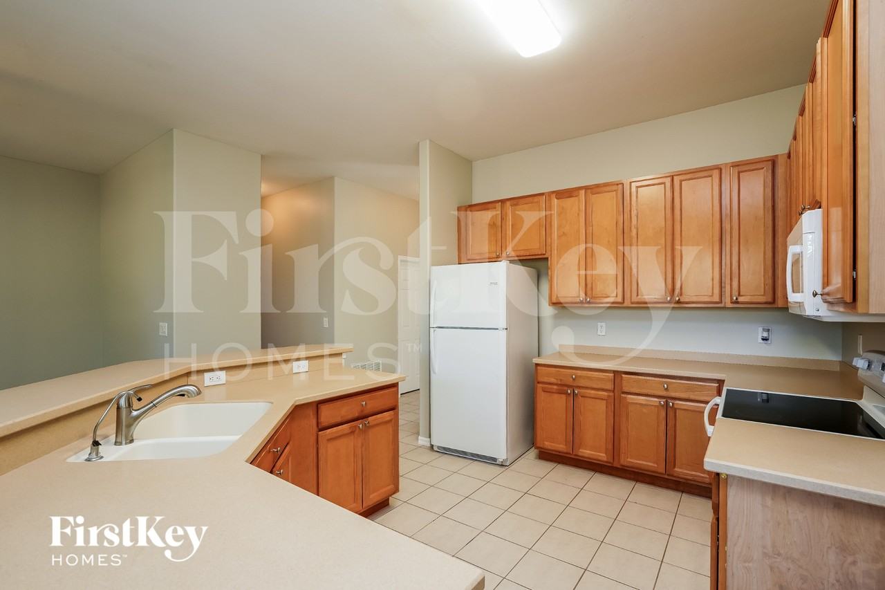 2302 Nw 27th Ave - Photo 5 of 16