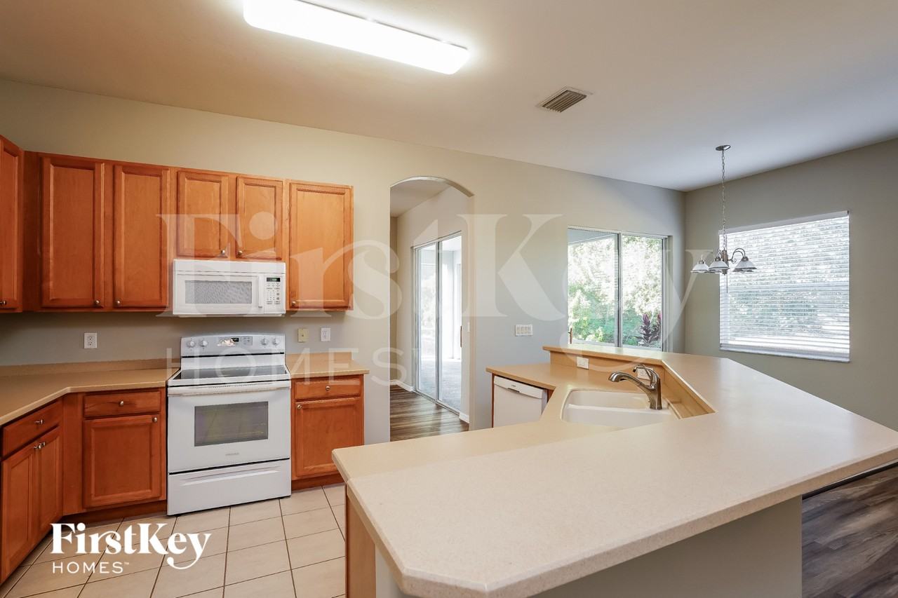 2302 Nw 27th Ave - Photo 6 of 16