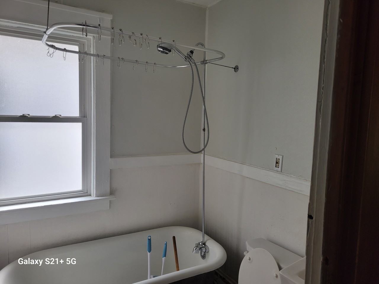 1022 W 30th St #2 - Photo 4 of 8