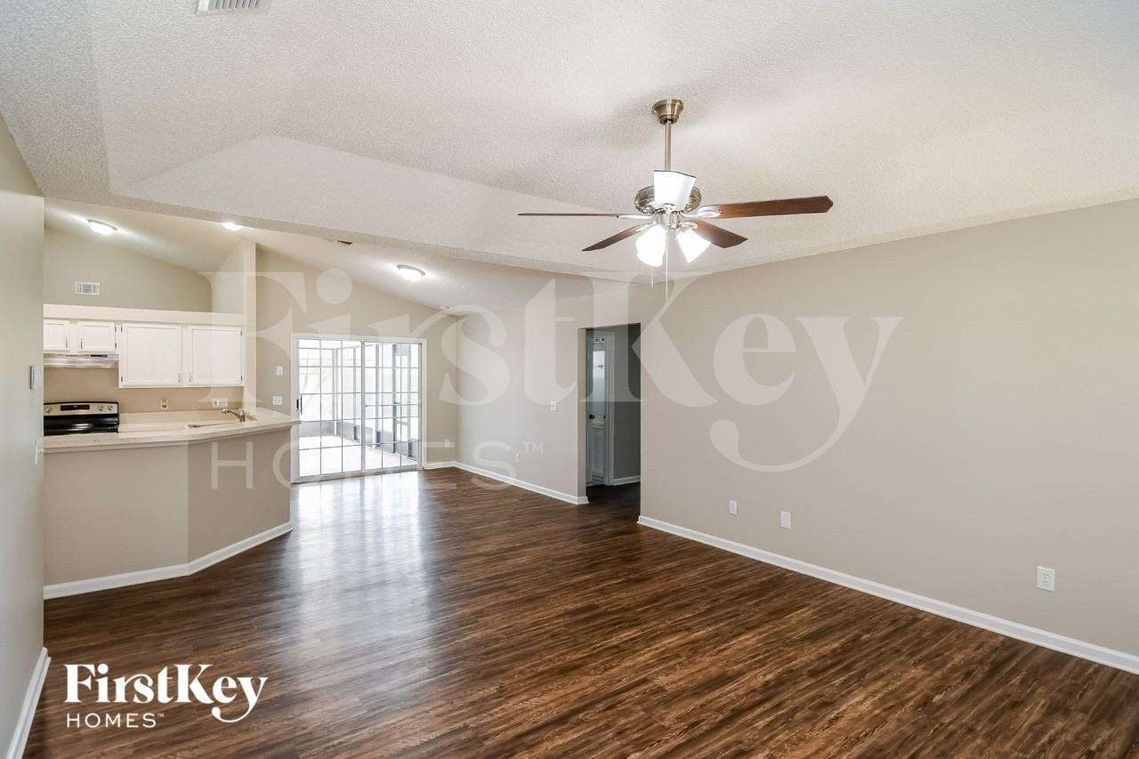 4630 Pebble Brook Dr - Photo 4 of 16