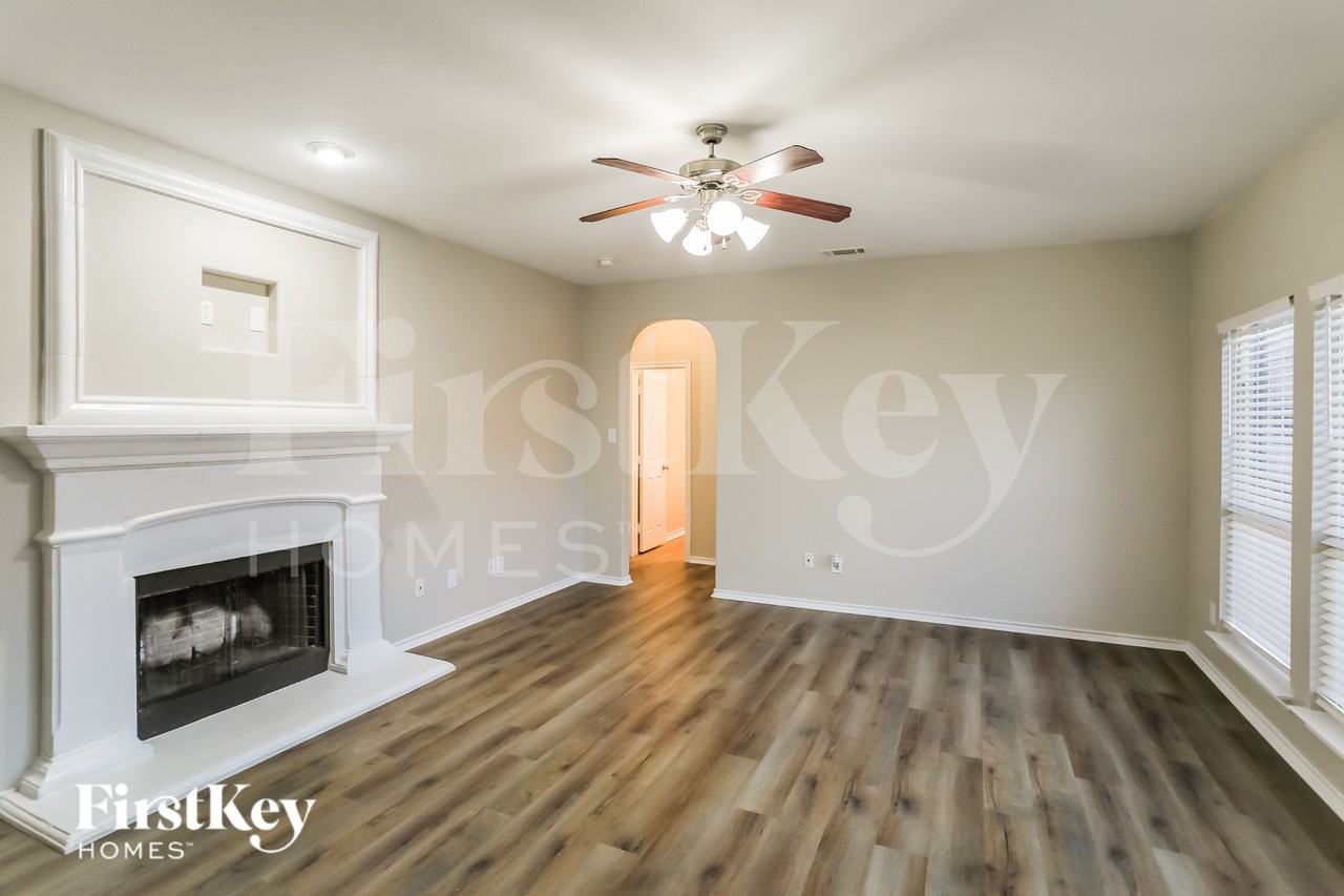 853 Jodie Dr - Photo 2 of 15