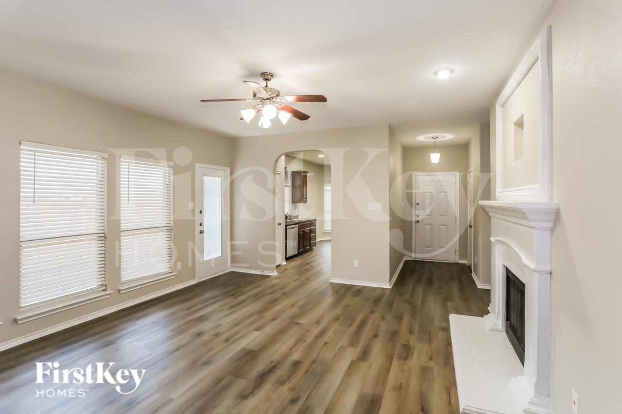 853 Jodie Dr - Photo 3 of 15
