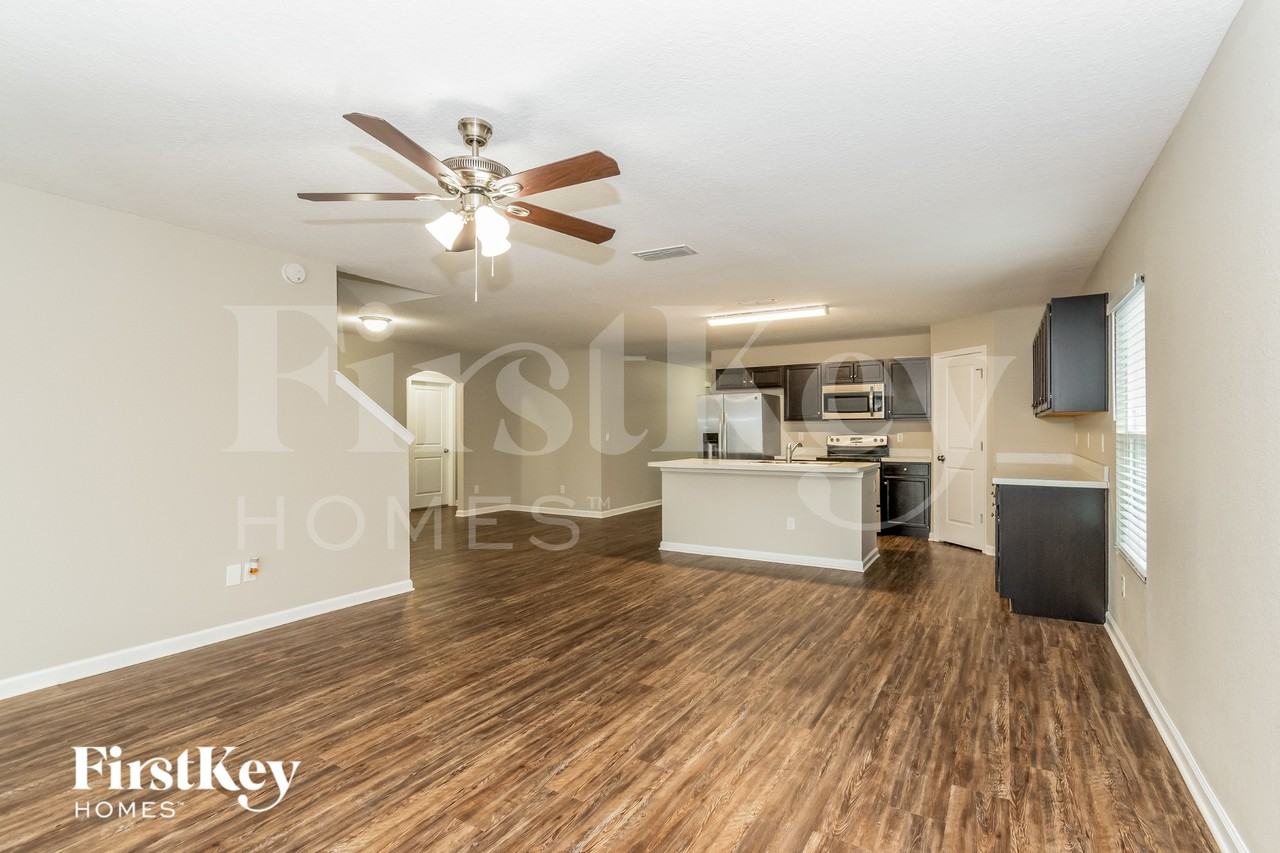 9836 Marine Ct - Photo 2 of 16