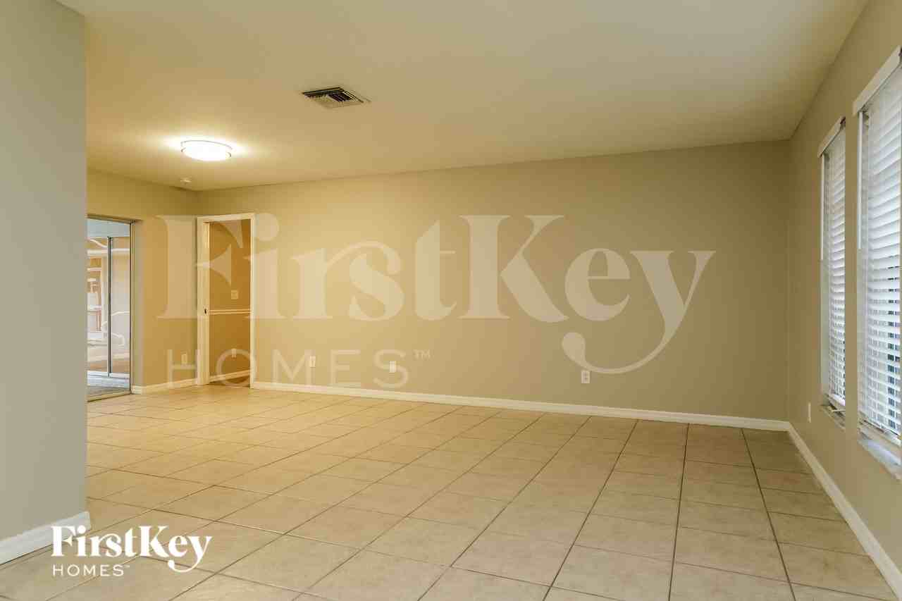 1108 Sw 22nd Ter - Photo 2 of 19