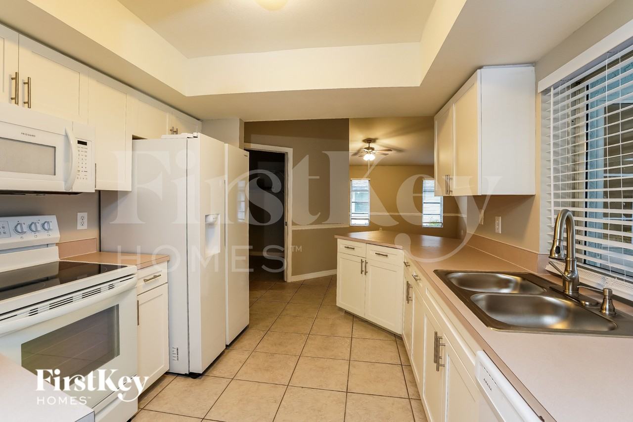 1108 Sw 22nd Ter - Photo 5 of 19