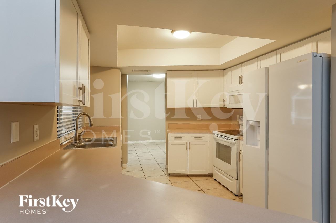 1108 Sw 22nd Ter - Photo 6 of 19