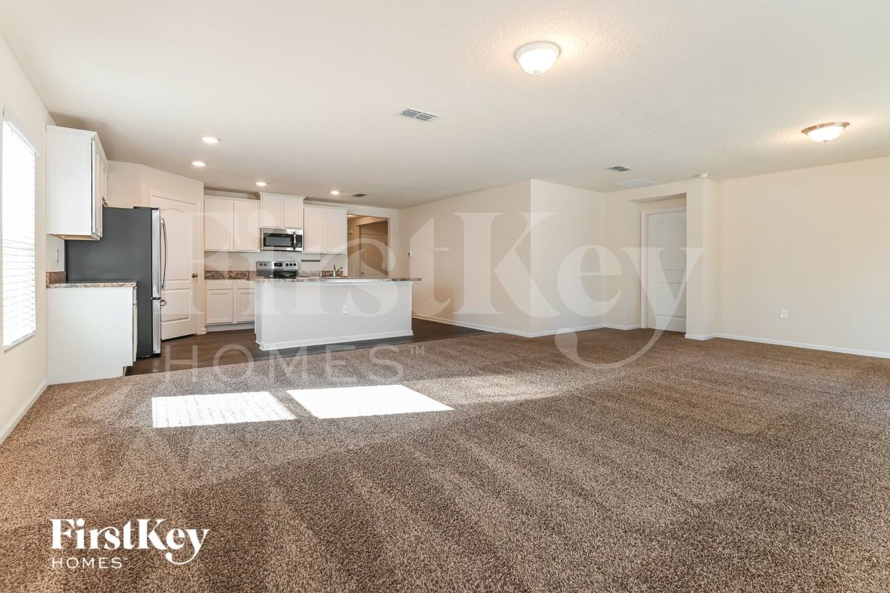 12055 Sea Grove Pl - Photo 5 of 19