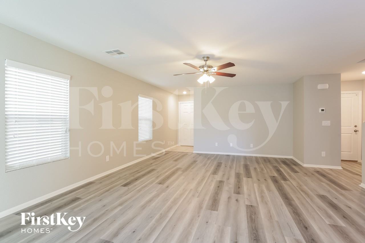 9316 Polwarth Ct - Photo 3 of 15